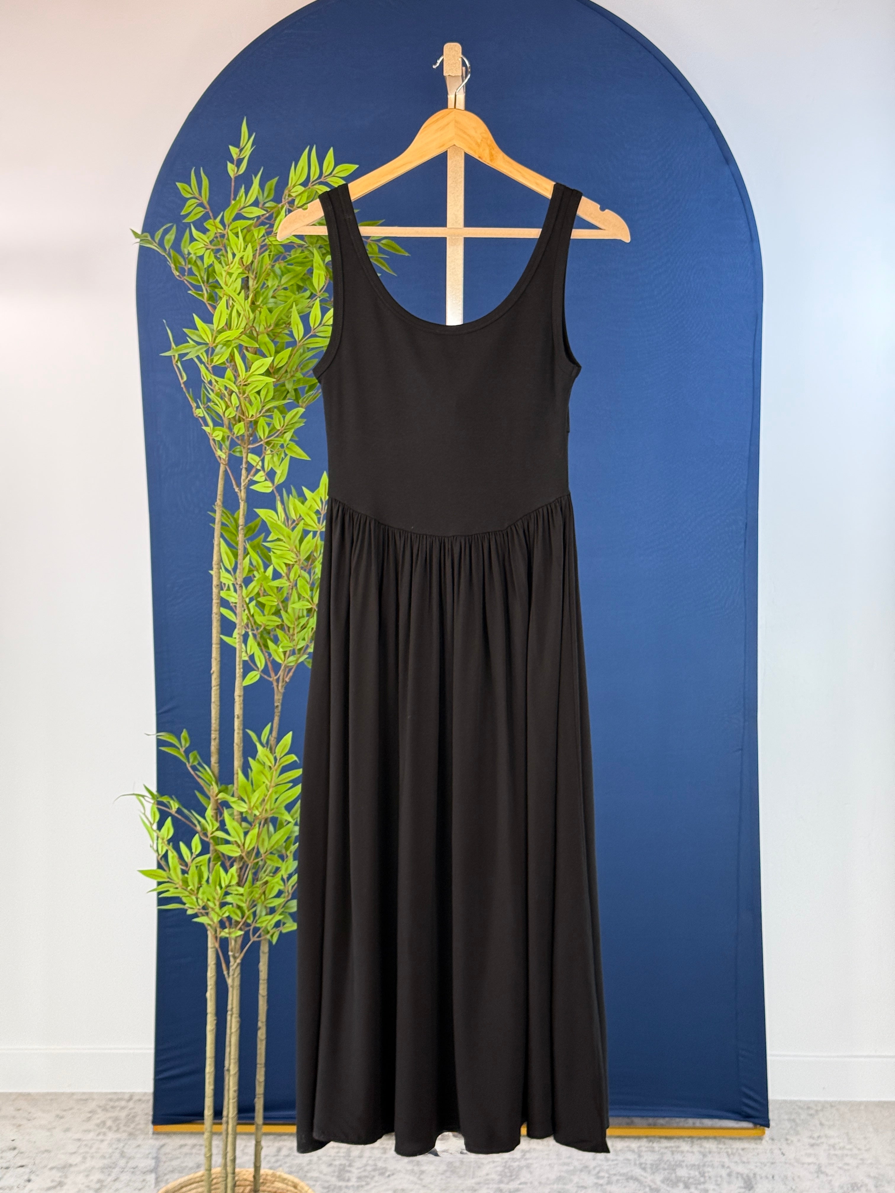 Apricot Corset Midi Dress in Black – Little Bird Boutique